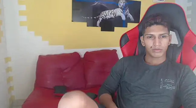 mau elixxx online show from 12/31/24, 10:04