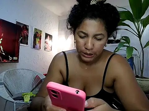 Snapshot of bellacrespalatina chatting on 03/18/26, 05:10 bellacrespalatina online show from 03/18/26, 05:10