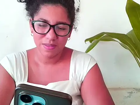 Snapshot of bellacrespalatina chatting on 03/31/26, 07:36 bellacrespalatina online show from 03/31/26, 07:36