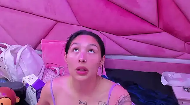 Snapshot of ChloeeTompson_ chatting on 03/05/25, 02:46 ChloeeTompson  online show from 03/05/25, 02:46