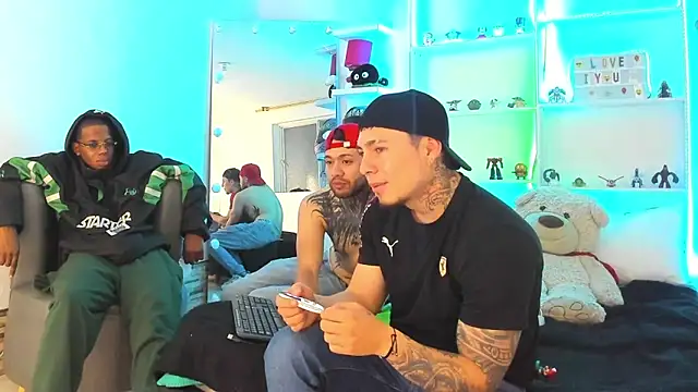 Snapshot of _tatho_perovich_ chatting on 12/19/24, 04:34 tatho perovich online show from 12/19/24, 04:34