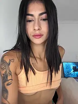 Snapshot of emilie_xx_ chatting on 04/25/26, 03:42 emilie xx online show from 04/25/26, 03:42