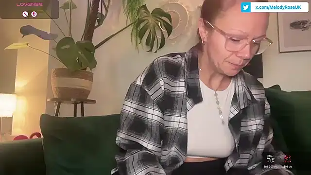 Snapshot of MelodyRoseUk chatting on 12/21/25, 10:44 MelodyRoseUk online show from 12/21/25, 10:44