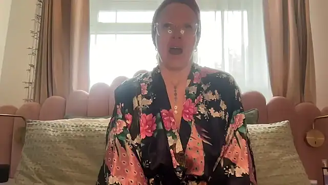 Snapshot of MelodyRoseUk chatting on 03/23/26, 09:24 MelodyRoseUk online show from 03/23/26, 09:24