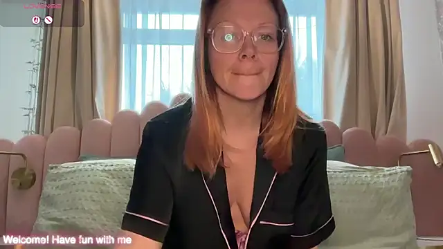 Snapshot of MelodyRoseUk chatting on 03/27/26, 09:10 MelodyRoseUk online show from 03/27/26, 09:10