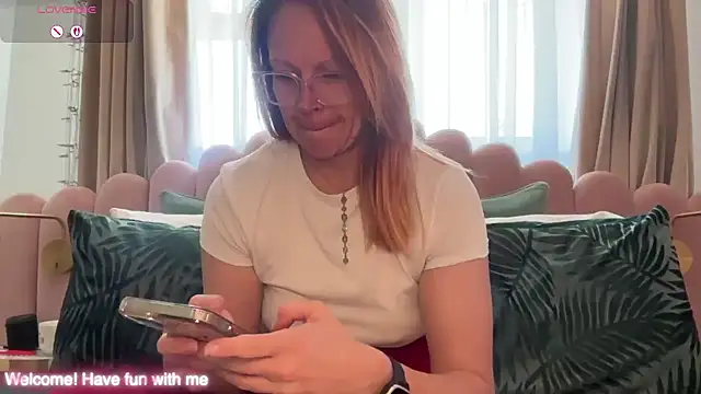 Snapshot of MelodyRoseUk chatting on 04/11/26, 01:04 MelodyRoseUk online show from 04/11/26, 01:04