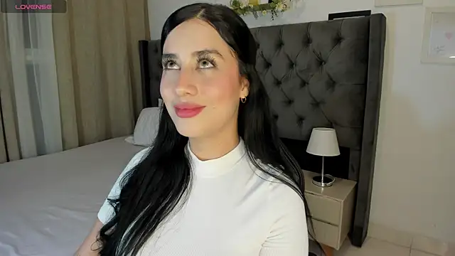Snapshot of Amiirra_ chatting on 05/28/26, 01:25 Amiirra online show from 05/28/26, 01:25