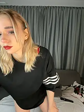 Eva Millss online show from 12/13/24, 04:49