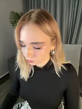 Eva Millss online show from 12/14/24, 01:05