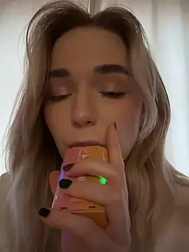 Eva Millss online show from 12/27/24, 01:07