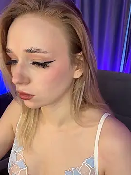 Eva Millss online show from 02/08/25, 01:22