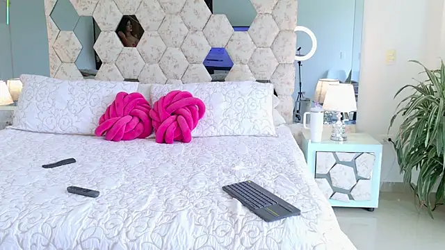 kimberly  online show from 10/04/25, 03:21