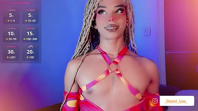 Snapshot of DanniLee_ chatting on 10/20/25, 11:49 DanniLee online show from 10/20/25, 11:49