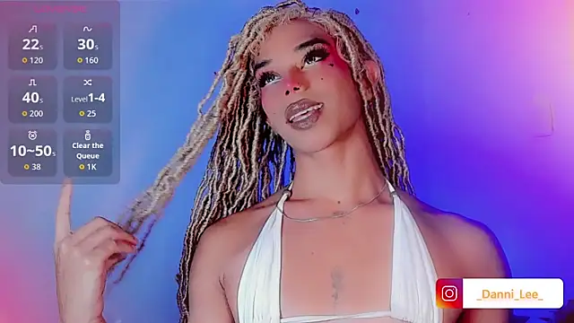 Snapshot of DanniLee_ chatting on 10/21/25, 10:21 DanniLee online show from 10/21/25, 10:21