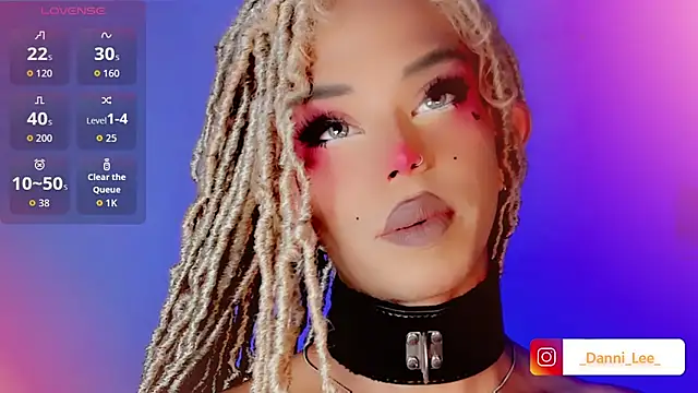 Snapshot of DanniLee_ chatting on 10/25/25, 12:07 DanniLee online show from 10/25/25, 12:07