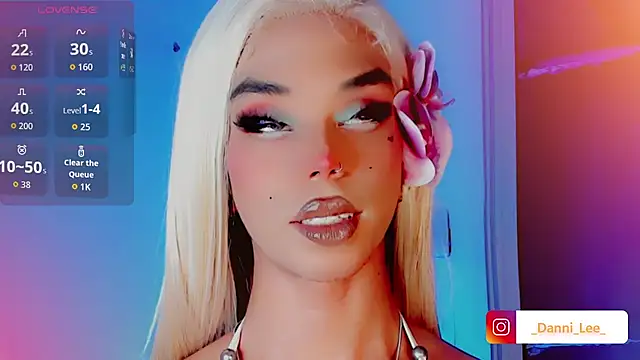 Snapshot of DanniLee_ chatting on 10/30/25, 10:32 DanniLee online show from 10/30/25, 10:32