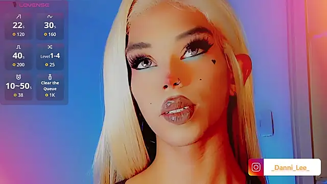 Snapshot of DanniLee_ chatting on 11/01/25, 10:12 DanniLee online show from 11/01/25, 10:12