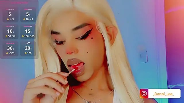 Snapshot of DanniLee_ chatting on 11/03/25, 11:04 DanniLee online show from 11/03/25, 11:04