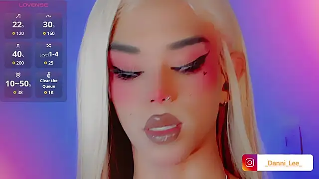 Snapshot of DanniLee_ chatting on 11/16/25, 05:51 DanniLee online show from 11/16/25, 05:51