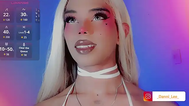 Snapshot of DanniLee_ chatting on 11/25/25, 10:43 DanniLee online show from 11/25/25, 10:43