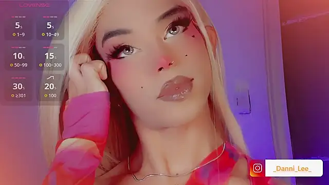 Snapshot of DanniLee_ chatting on 12/02/25, 11:00 DanniLee online show from 12/02/25, 11:00