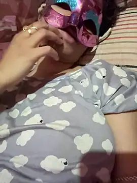 Snapshot of Miss-Kamini chatting on 03/19/25, 10:53 Miss-Kamini online show from 03/19/25, 10:53