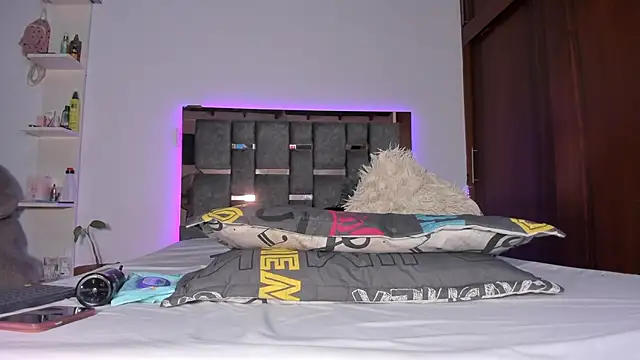 Snapshot of Carol_M8 chatting on 09/26/25, 03:21 Carol M8 online show from 09/26/25, 03:21