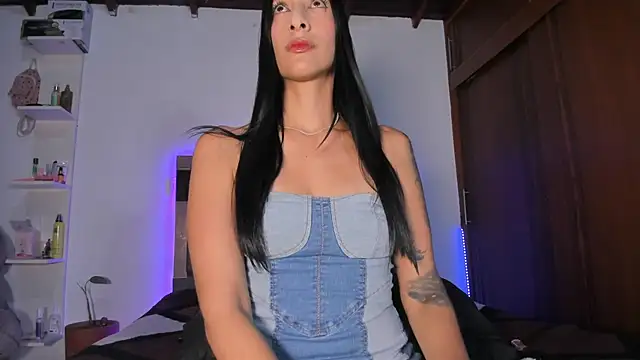 Snapshot of Carol_M8 chatting on 10/06/25, 03:04 Carol M8 online show from 10/06/25, 03:04