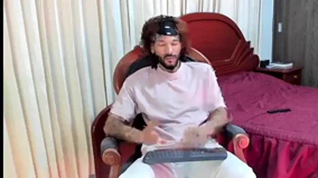 Snapshot of KarlMarley1 chatting on 12/23/25, 06:00 KarlMarley1 online show from 12/23/25, 06:00