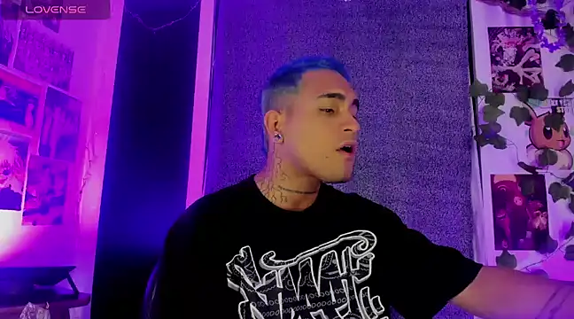 Snapshot of christianwang chatting on 01/12/25, 12:28 christianwang online show from 01/12/25, 12:28