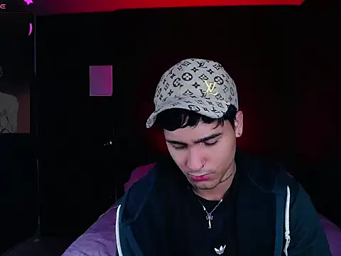 Snapshot of christianwang chatting on 09/30/25, 01:21 christianwang online show from 09/30/25, 01:21