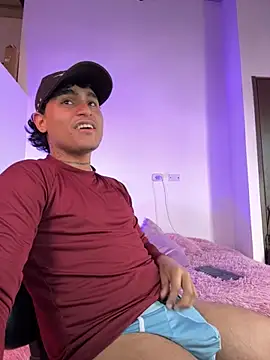 Snapshot of christianwang chatting on 10/17/25, 05:48 christianwang online show from 10/17/25, 05:48