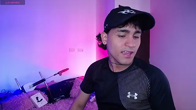 Snapshot of christianwang chatting on 10/21/25, 08:42 christianwang online show from 10/21/25, 08:42