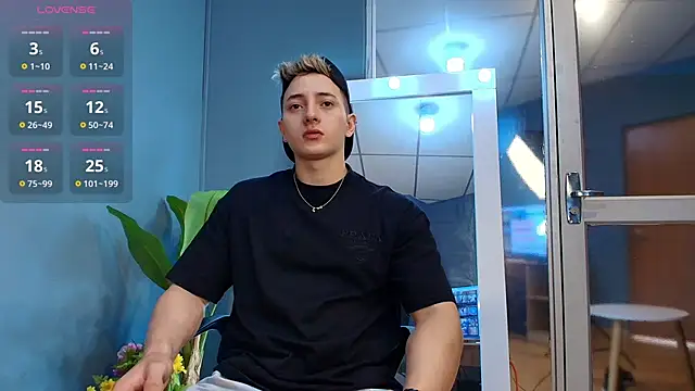 Snapshot of Zack_Miller24 chatting on 01/18/25, 02:12 Zack Miller24 online show from 01/18/25, 02:12