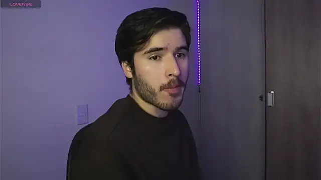 Snapshot of Tony_Wylie chatting on 12/11/24, 03:02 Tony Wylie online show from 12/11/24, 03:02