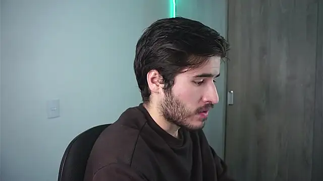 Snapshot of Tony_Wylie chatting on 12/19/24, 03:07 Tony Wylie online show from 12/19/24, 03:07