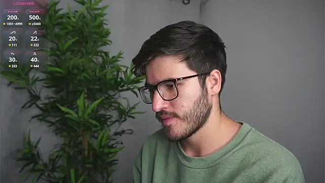 Snapshot of Tony_Wylie chatting on 03/22/25, 04:37 Tony Wylie online show from 03/22/25, 04:37