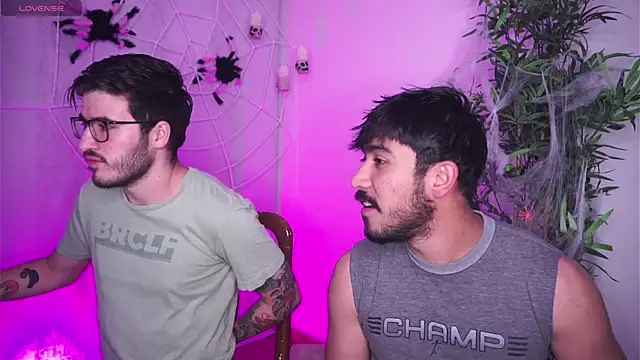 Snapshot of Tony_Wylie chatting on 10/22/25, 09:03 Tony Wylie online show from 10/22/25, 09:03