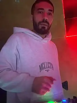 Snapshot of djtimka chatting on 11/08/25, 06:51 djtimka online show from 11/08/25, 06:51