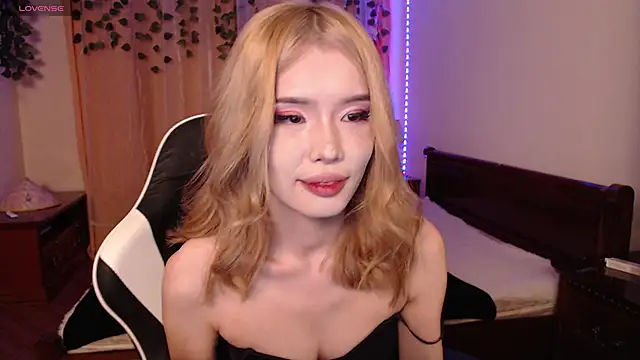 Snapshot of Velvetsky_1 chatting on 01/15/25, 06:08 Velvetsky 1 online show from 01/15/25, 06:08