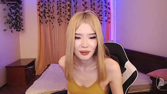 Snapshot of Velvetsky_1 chatting on 01/17/25, 02:18 Velvetsky 1 online show from 01/17/25, 02:18