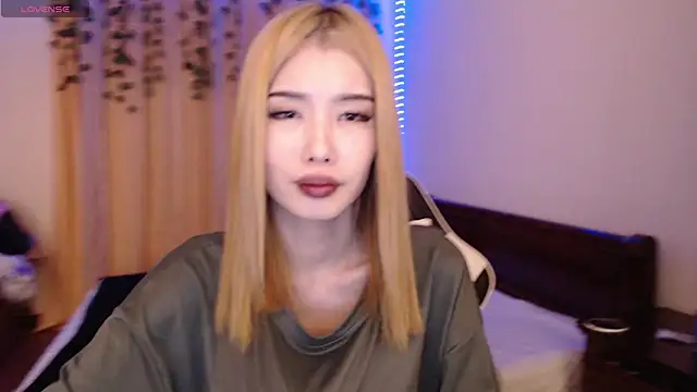 Snapshot of Velvetsky_1 chatting on 01/21/25, 03:21 Velvetsky 1 online show from 01/21/25, 03:21