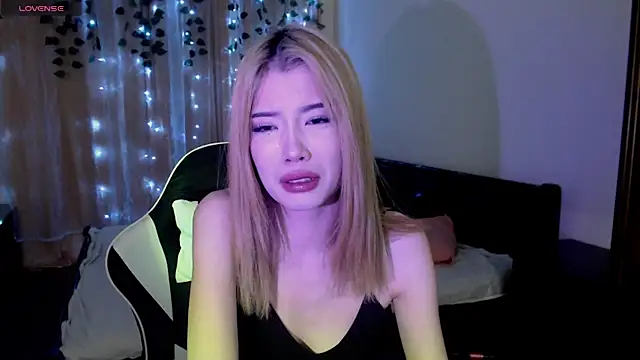 Snapshot of Velvetsky_1 chatting on 02/05/25, 08:57 Velvetsky 1 online show from 02/05/25, 08:57