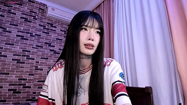 Snapshot of Velvetsky_1 chatting on 11/12/25, 05:24 Velvetsky 1 online show from 11/12/25, 05:24