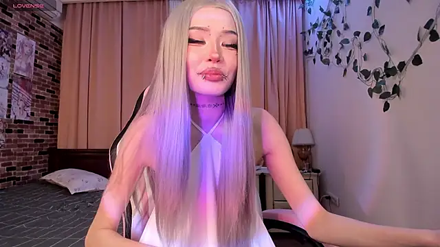 Snapshot of Velvetsky_1 chatting on 12/17/25, 06:25 Velvetsky 1 online show from 12/17/25, 06:25