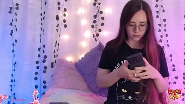 centaurigirl online show from 12/31/24, 02:03