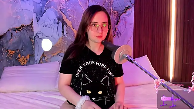 centaurigirl online show from 09/27/25, 03:33