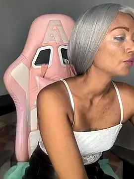Snapshot of Amaliu_ chatting on 05/10/26, 03:28 Amaliu online show from 05/10/26, 03:28