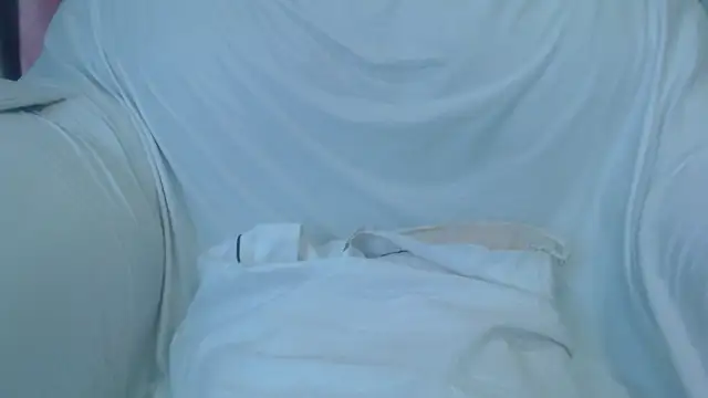 Snapshot of Petite_amor2 chatting on 03/21/25, 10:28 Petite amor2 online show from 03/21/25, 10:28