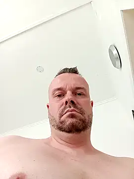 Snapshot of mikaaaaase chatting on 04/22/26, 12:28 mikaaaaase online show from 04/22/26, 12:28